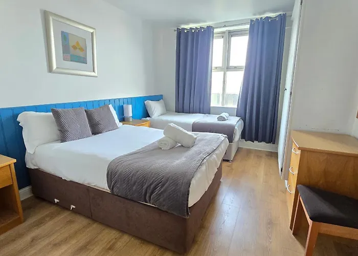 Cool Dockland Apt, Sleeps 5, With Parking