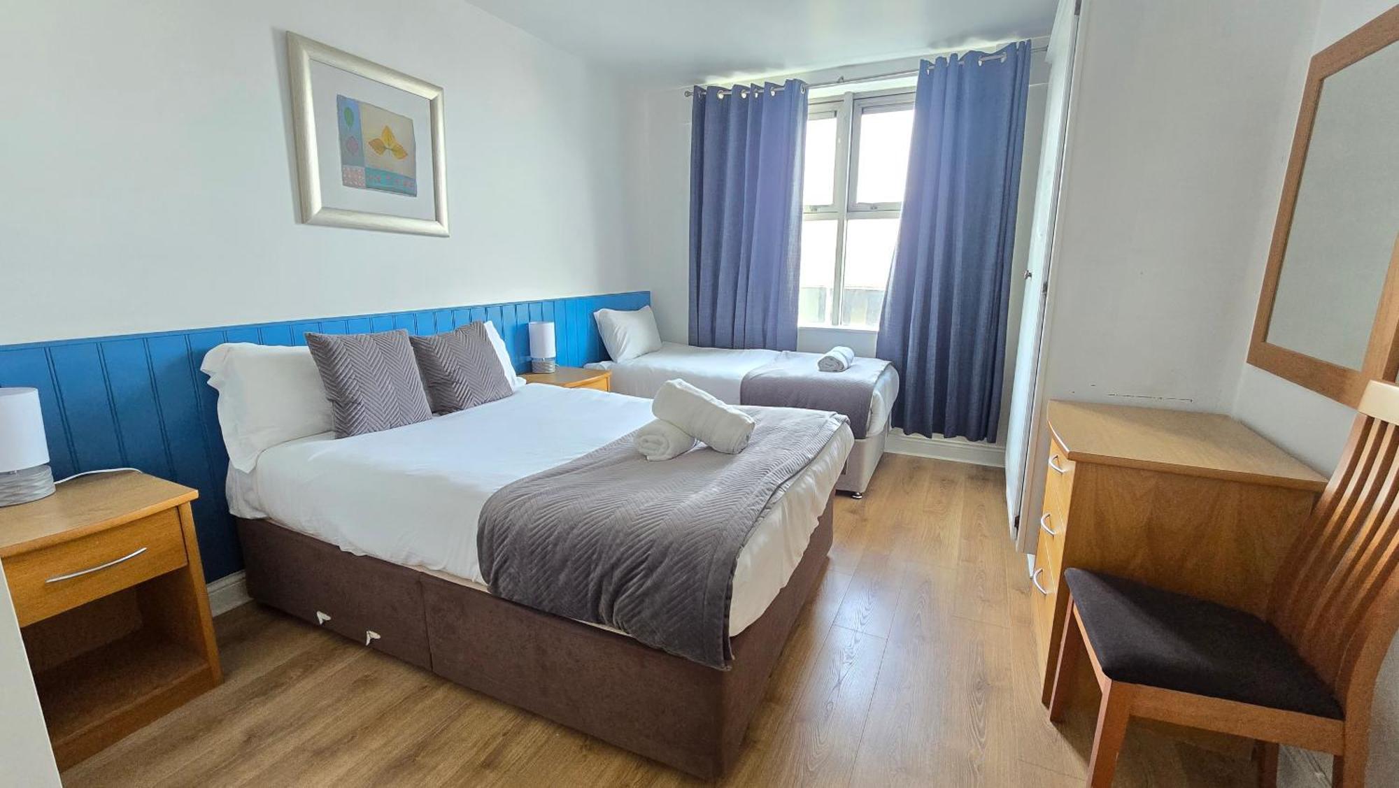 Cool Dockland Apt, Sleeps 5, With Parking * Galway